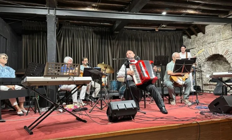 Evrim Kaşıkçı Taşöz Adası’nda Türk-Yunan konseri verdi