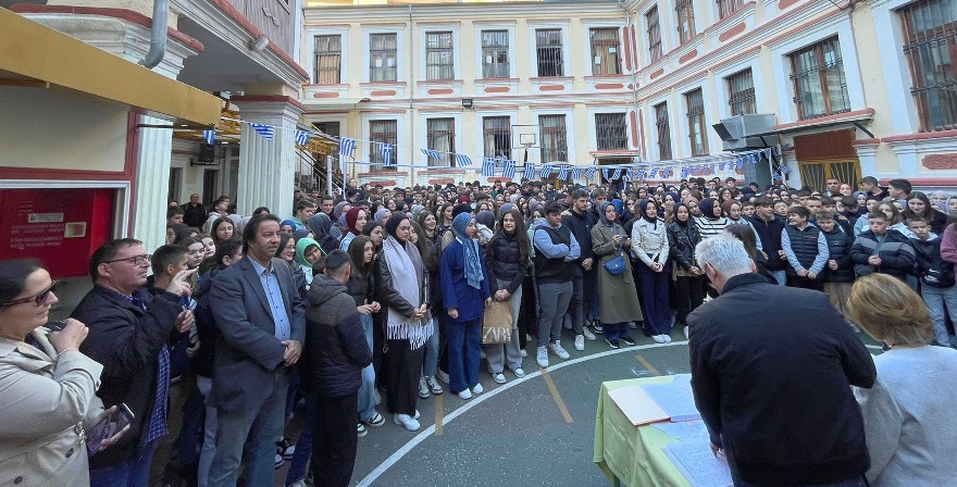 İskeçe Azınlık Lisesi’nde dereceye giren öğrencilere teşekkür ve takdir belgeleri verildi
