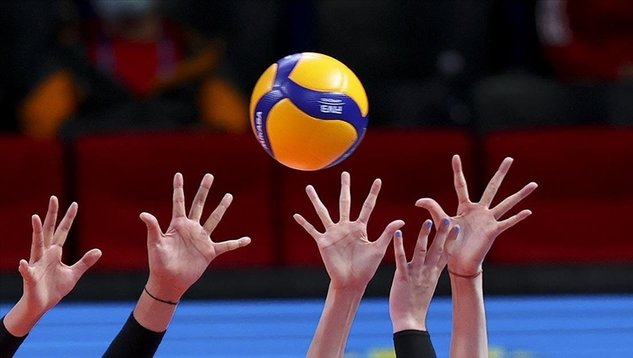 Türk voleybol başantrenörü Yunus Öçal'ın Yunanistan'daki büyük başarısı