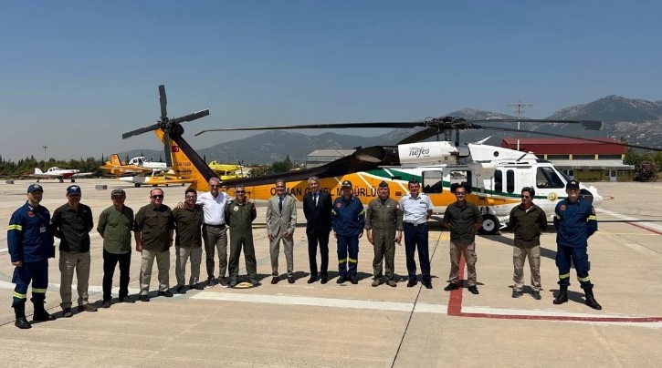 Türkiye, Yunanistan’a yangın sördürme uçak ve helikopterleri gönderdi