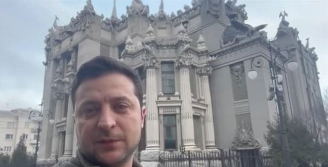 Zelensky: “Kaçmadım Kiev'deyim silah bırakmayacağız”
