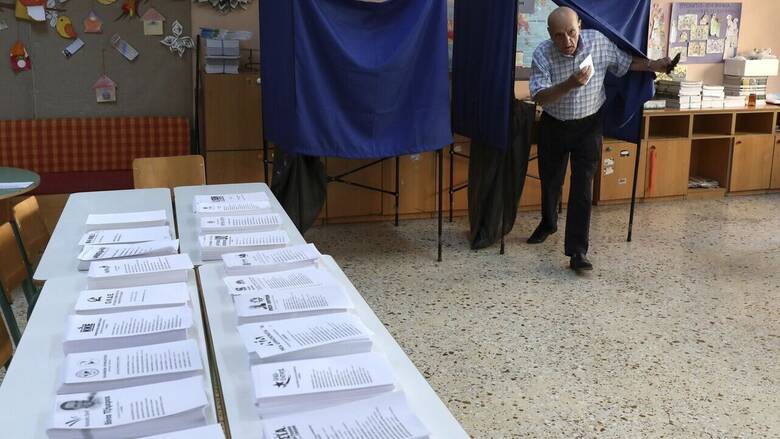 Yeni Demokrasi ve SİRİZA seçmenin gözünde oy kaybetmeye devam ediyor