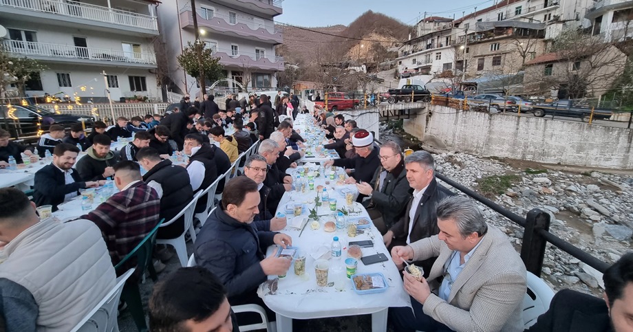 ‘Çocuk ve Gençlik İftarı’ programı Mustafçova’da devam etti