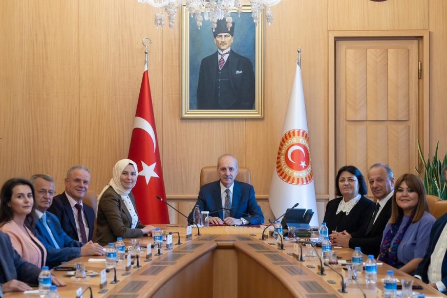 TBMM Başkanı Numan Kurtulmuş, DEB Partisi Onursal Başkanı Işık Sadık Ahmet’i kabul etti