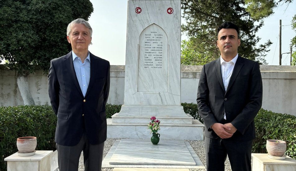 Büyükelçi Erciyes’ten Korfu adasındaki Türk Şehitliği’ne ziyaret