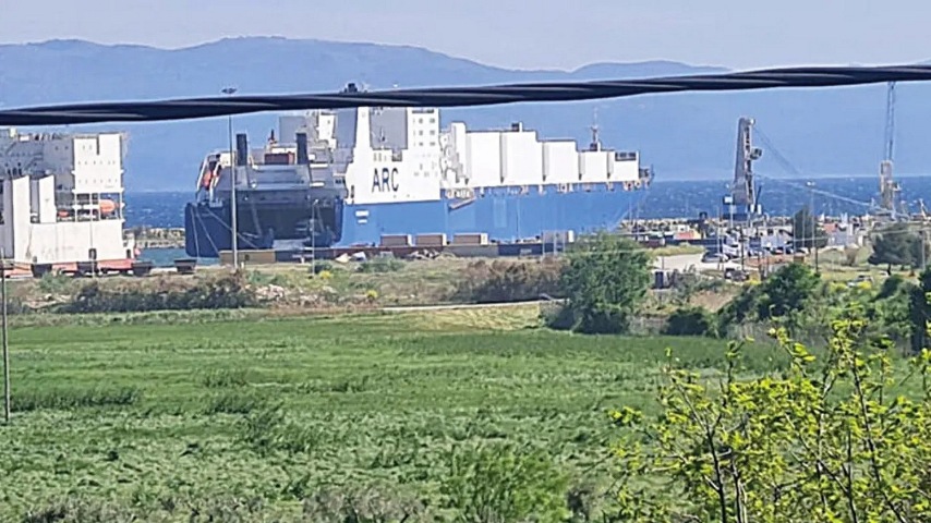 ABD askeri yük gemisi, Kavala Limanı'na demir attı
