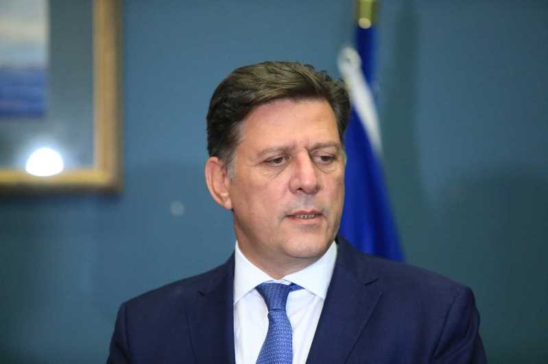 Varvitsiotis istifa etti