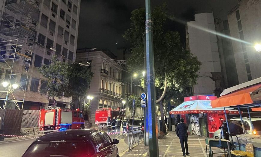 Atina’da Çalışma Bakanlığı önünde patlayan bomba hasara yol açtı