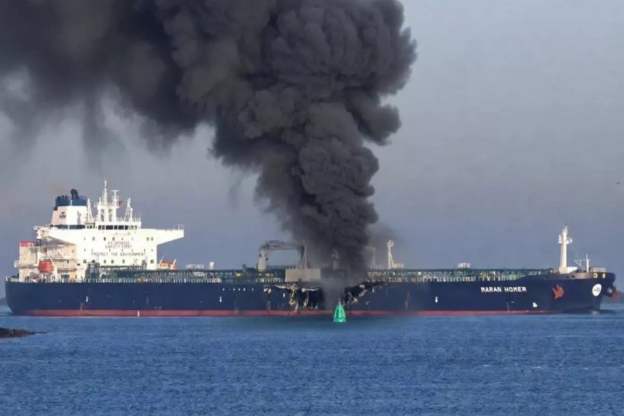 Yunan bandıralı bir petrol tankerinin Rusya sularında vurulduğu bildirildi