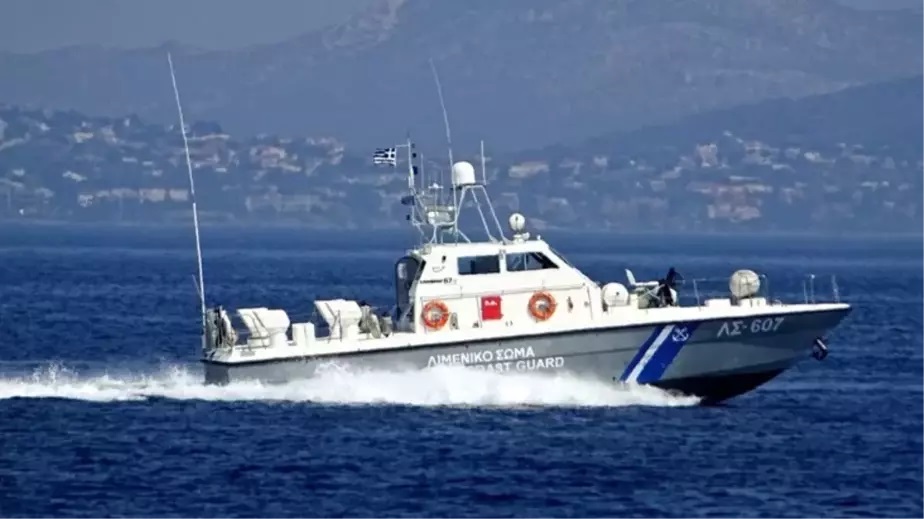 Sahil güvenlik güçlerinin açtığı ateş sonucu bir düzensiz göçmen öldü